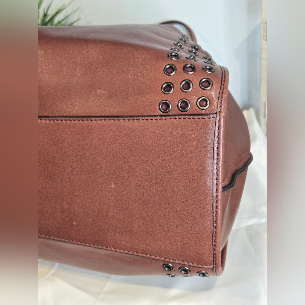 Coach Madison Grommet Large Carlyle Shoulder Bag - Picture 6 of 14